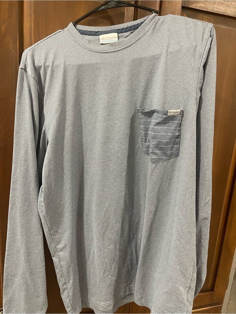 Columbia Long-Sleeve Crewneck Pocket Tee in Heather Blue